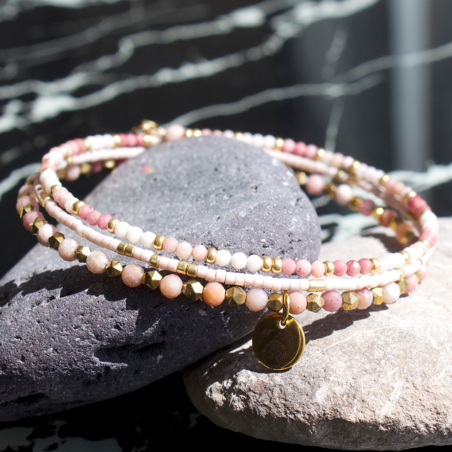 Bracelet Emma jonc 3 rangs en pierres naturelles et Miyuki doré ou argent