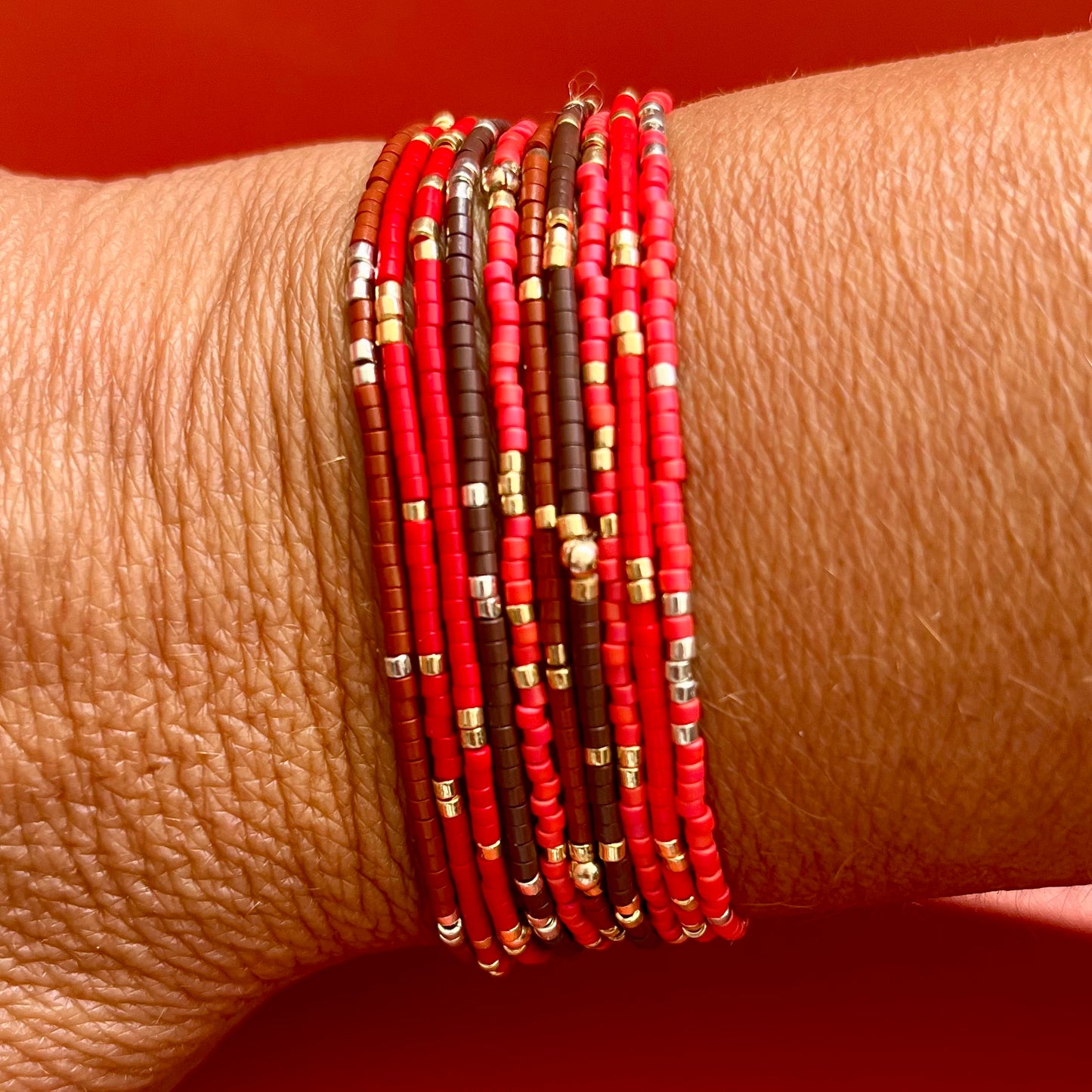 Bracelet Lucia en perles de Miyuki de couleur et perles argentées