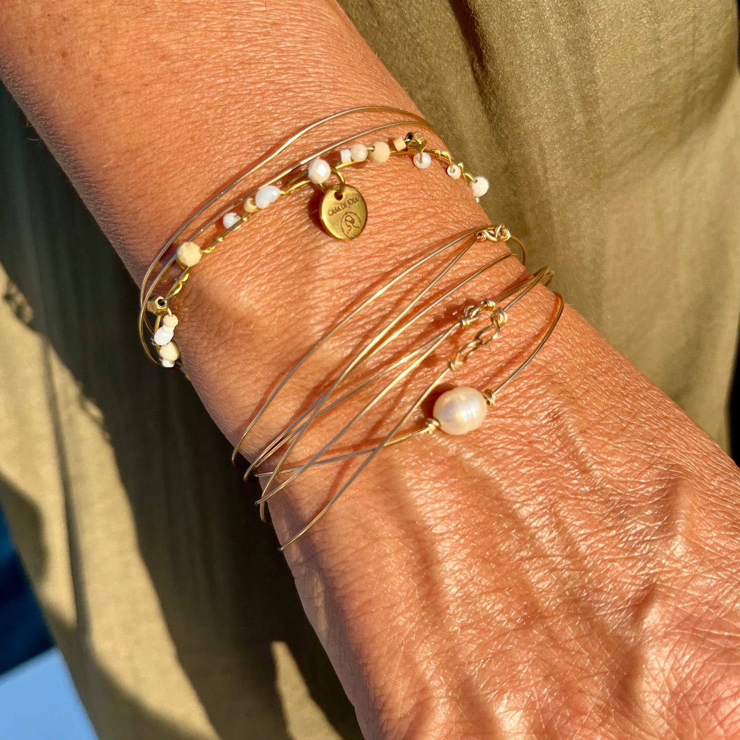 Bracelet Paulina, perles fines sur jonc fin
