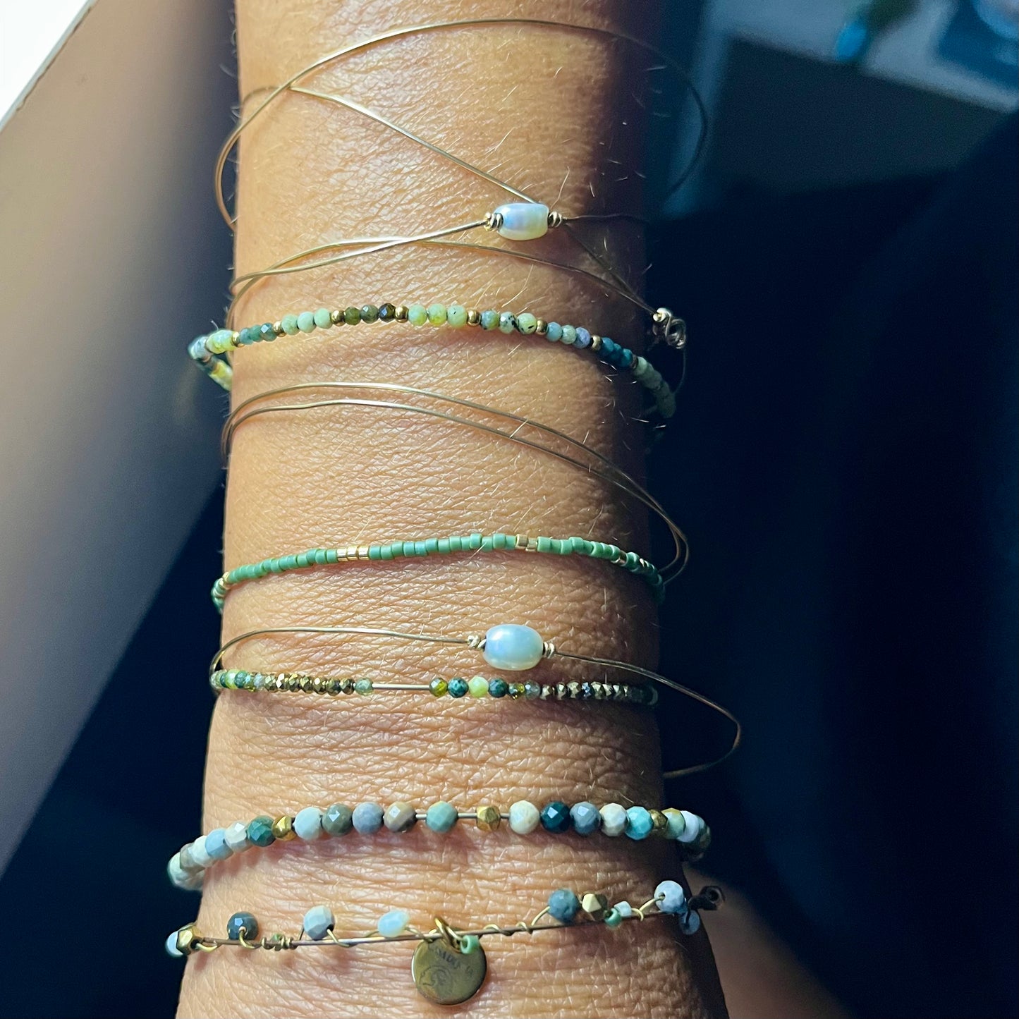 Bracelet Mara jonc fin en gold filled ou argent 925 et pierres naturelles
