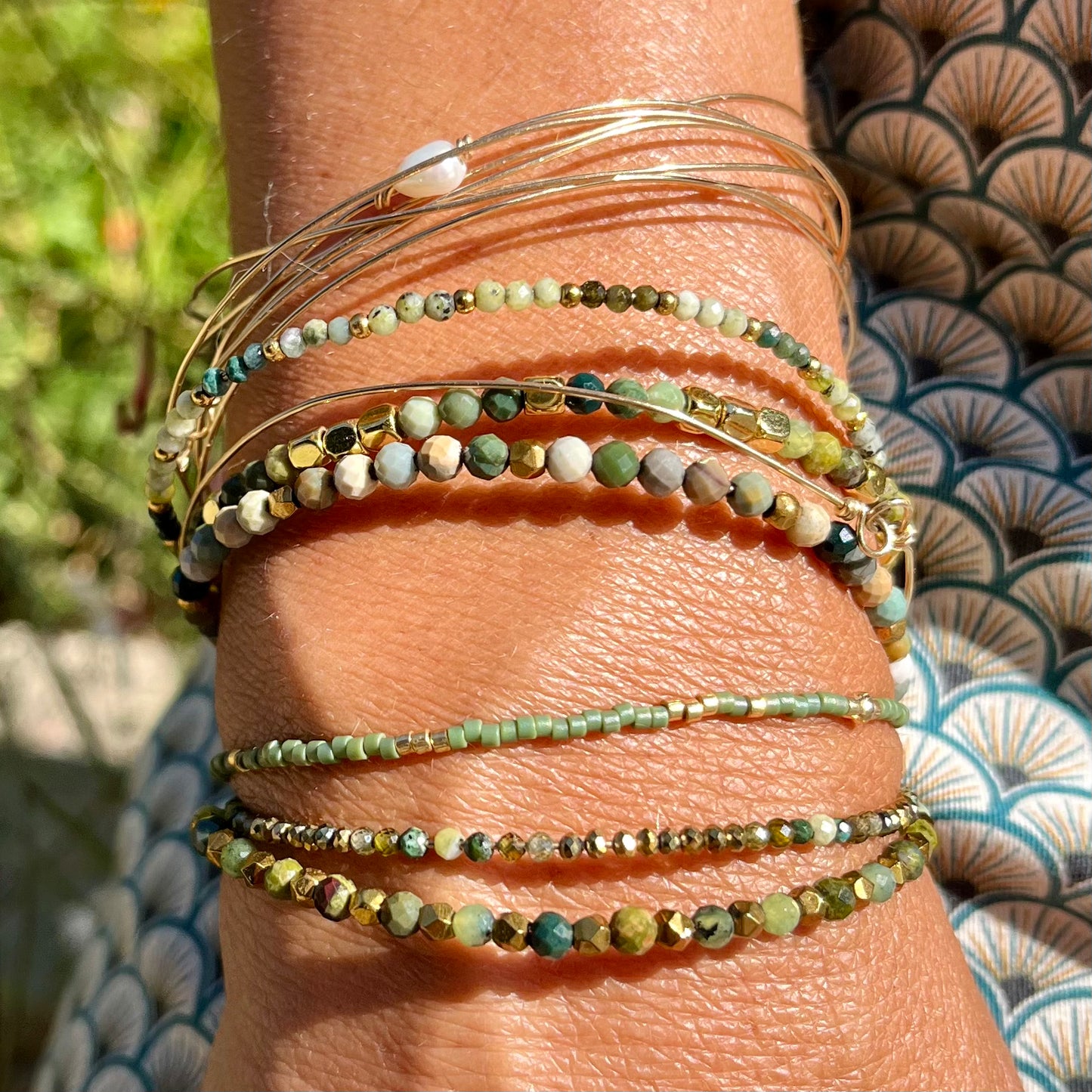 Bracelet Mara jonc fin en gold filled ou argent 925 et pierres naturelles