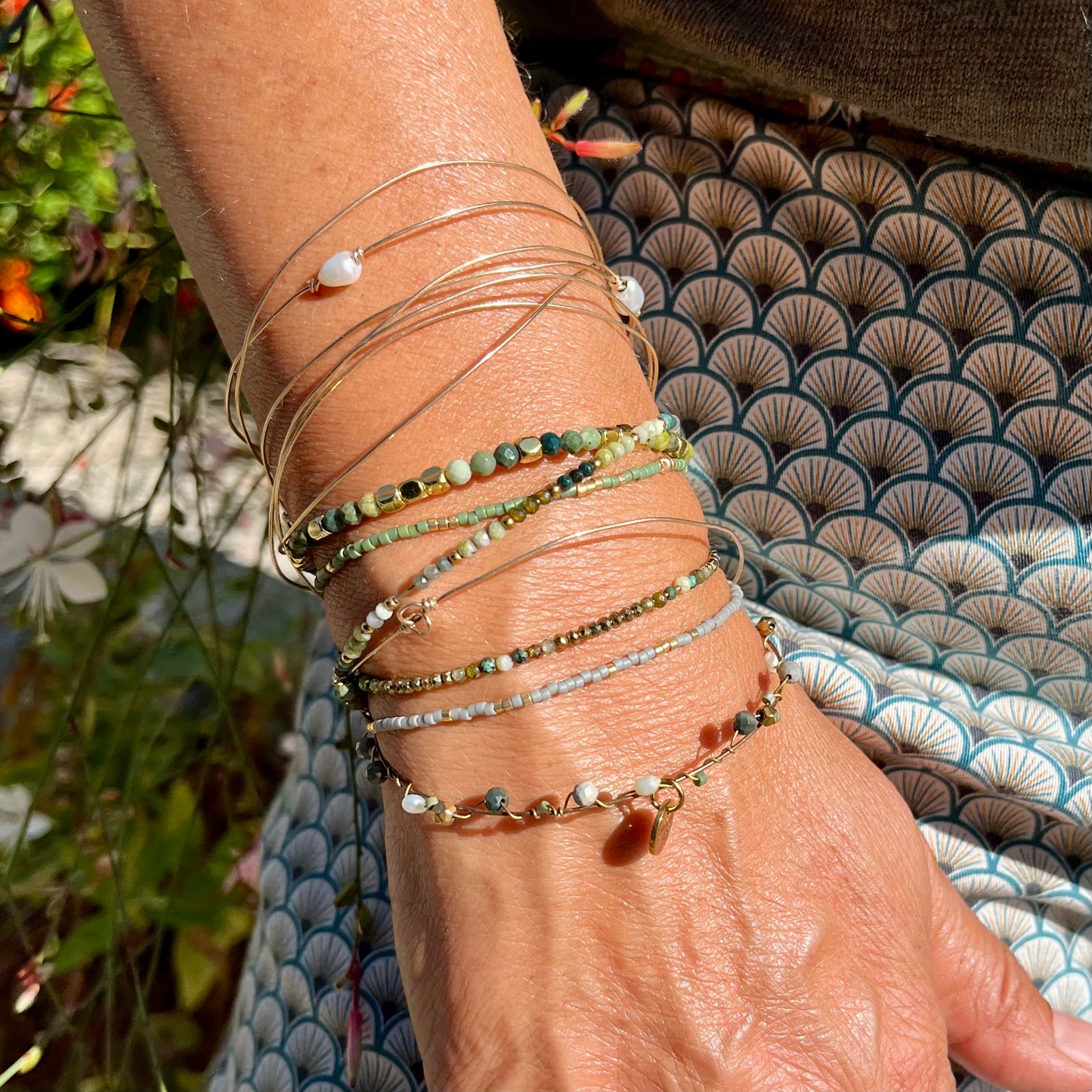 Bracelet Mara jonc fin en gold filled ou argent 925 et pierres naturelles