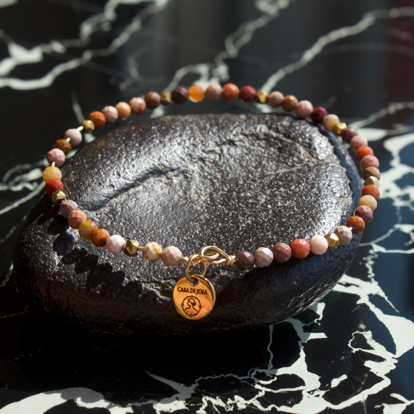 Bracelet Mara jonc fin en gold filled ou argent 925 et pierres naturelles