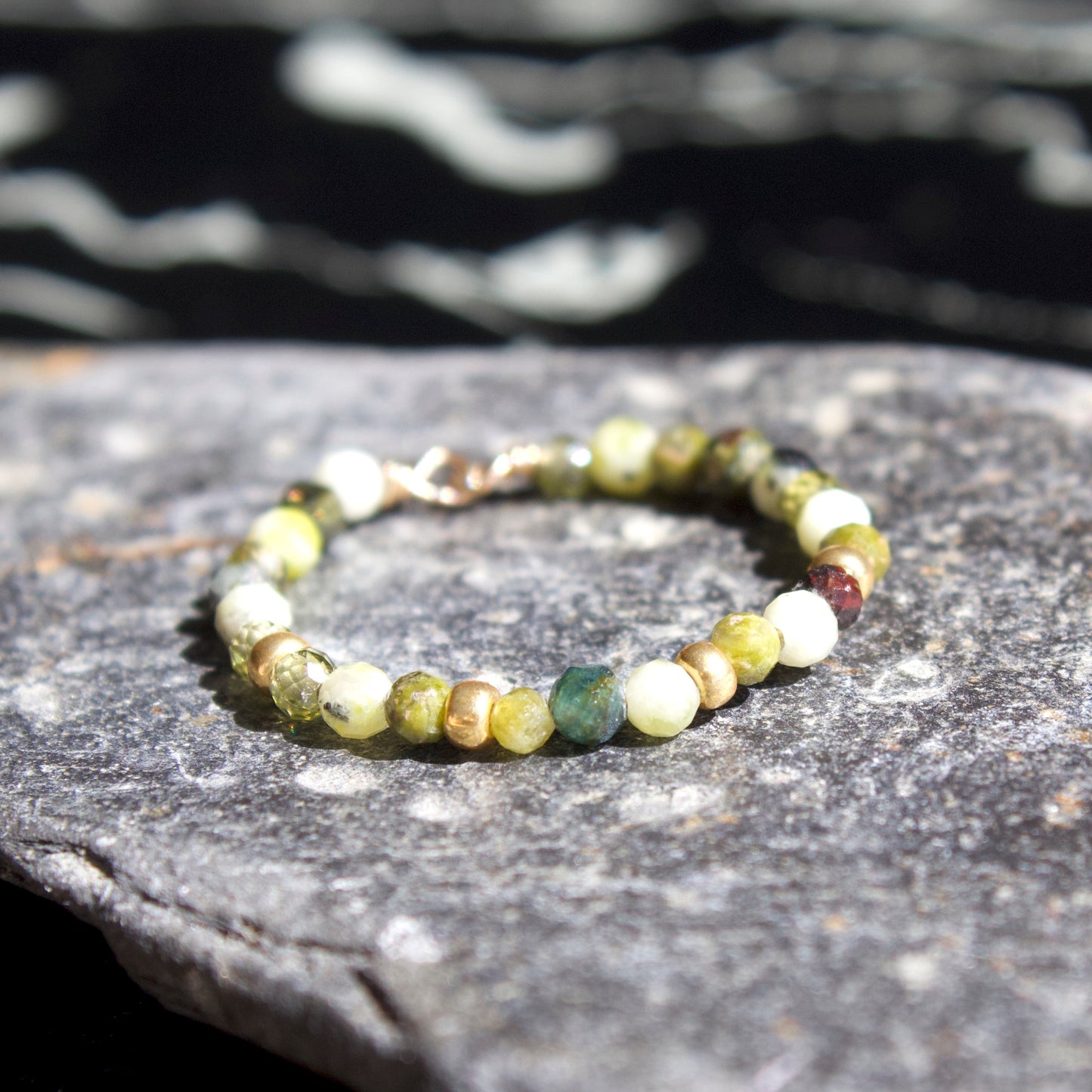 Bague Marina en pierres naturelles et perles dorées
