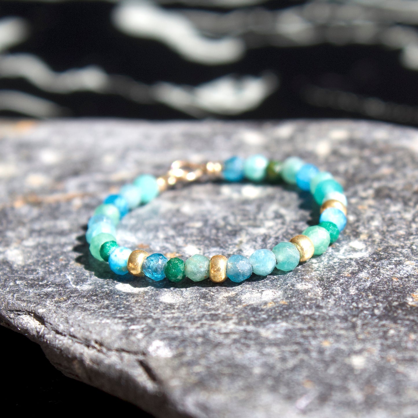 Bague Marina en pierres naturelles et perles dorées