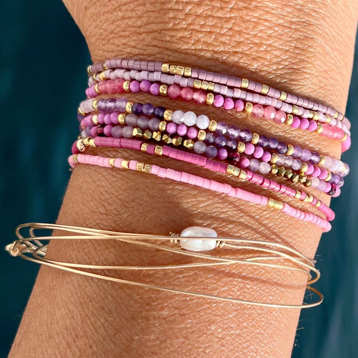 Bracelet Bella en pierres naturelles et perles dorées