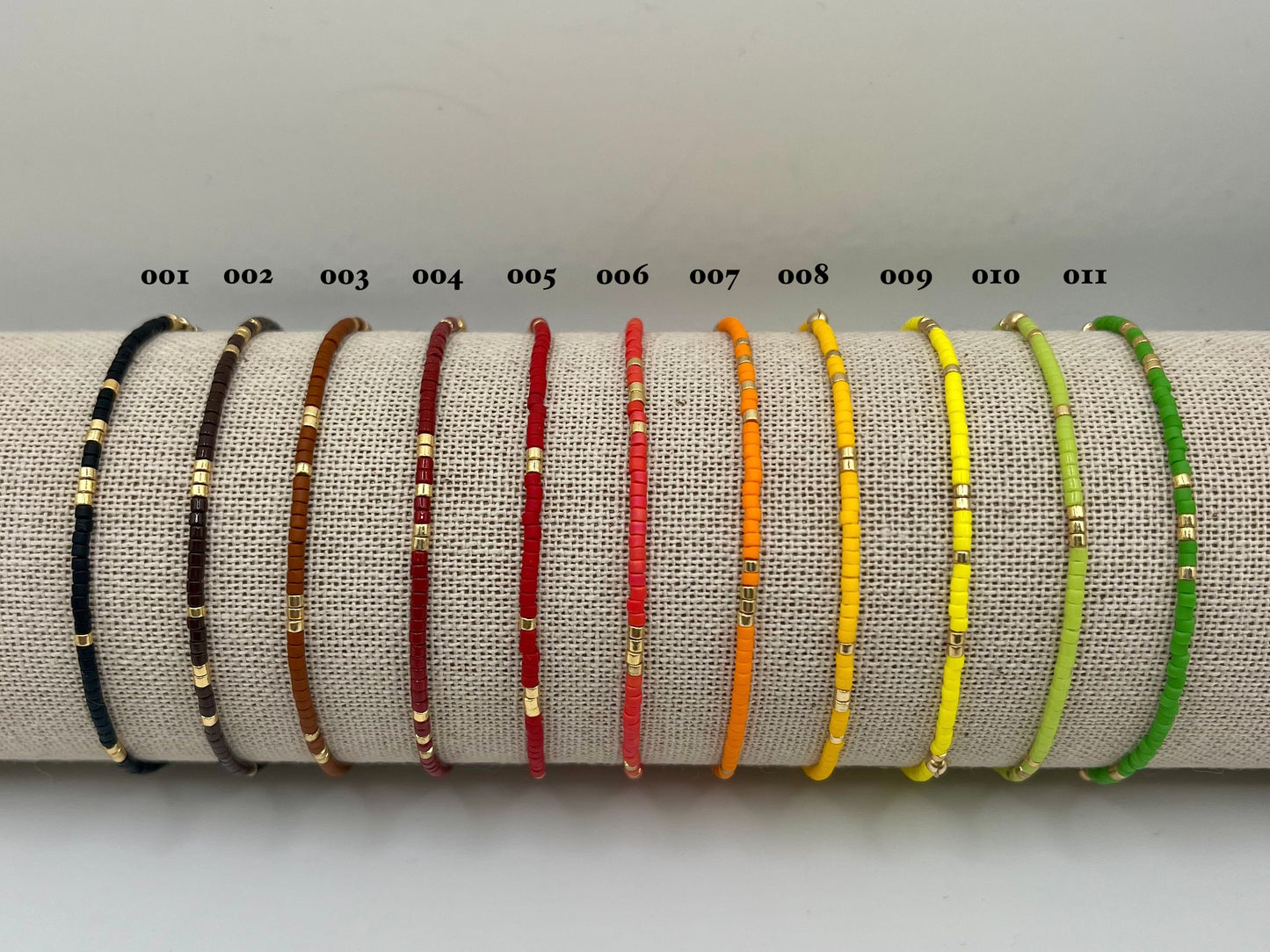 Bracelet Lucia en perles de Miyuki de couleur et perles dorées