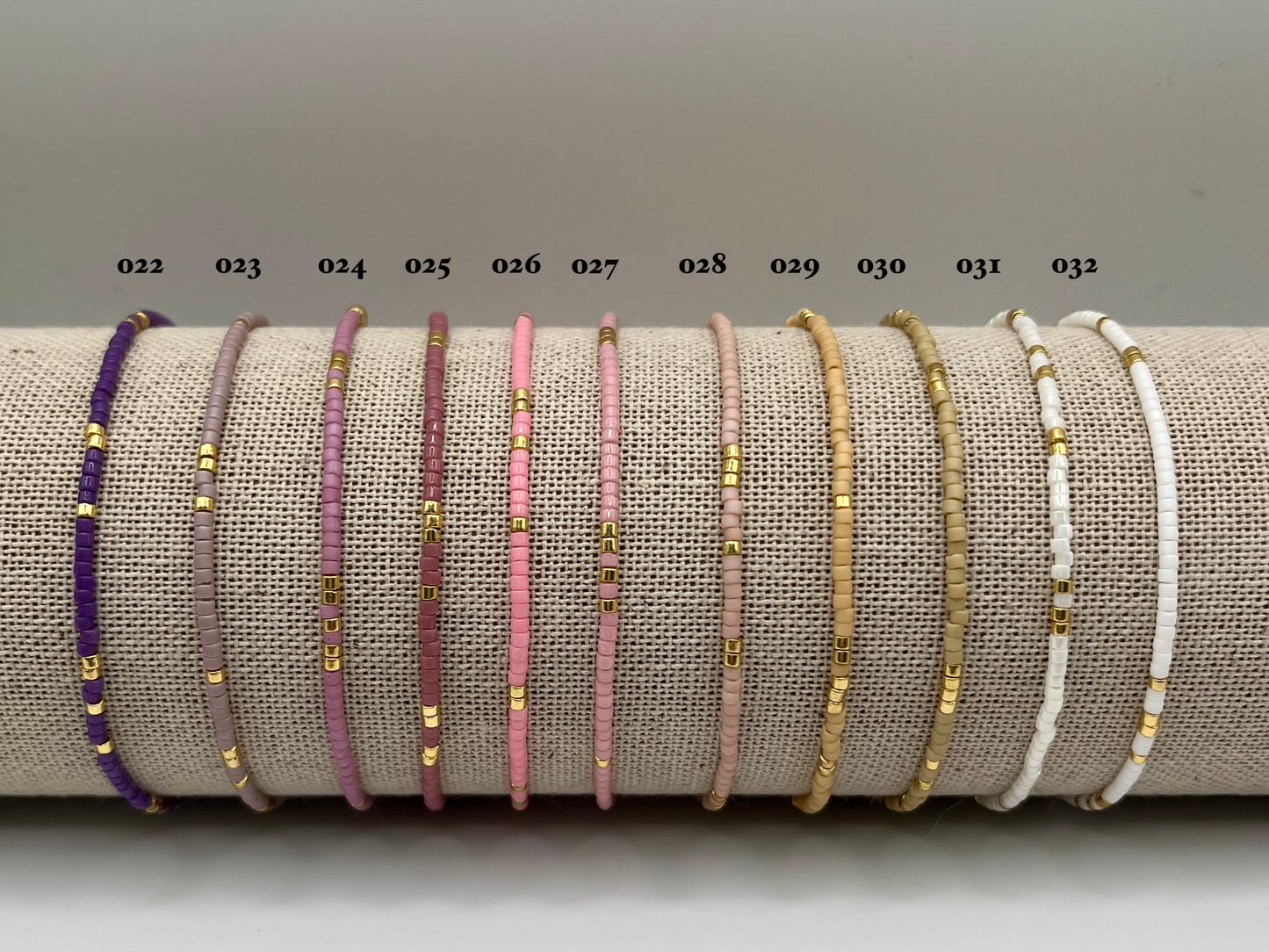 Bracelet Lucia en perles de Miyuki de couleur et perles dorées