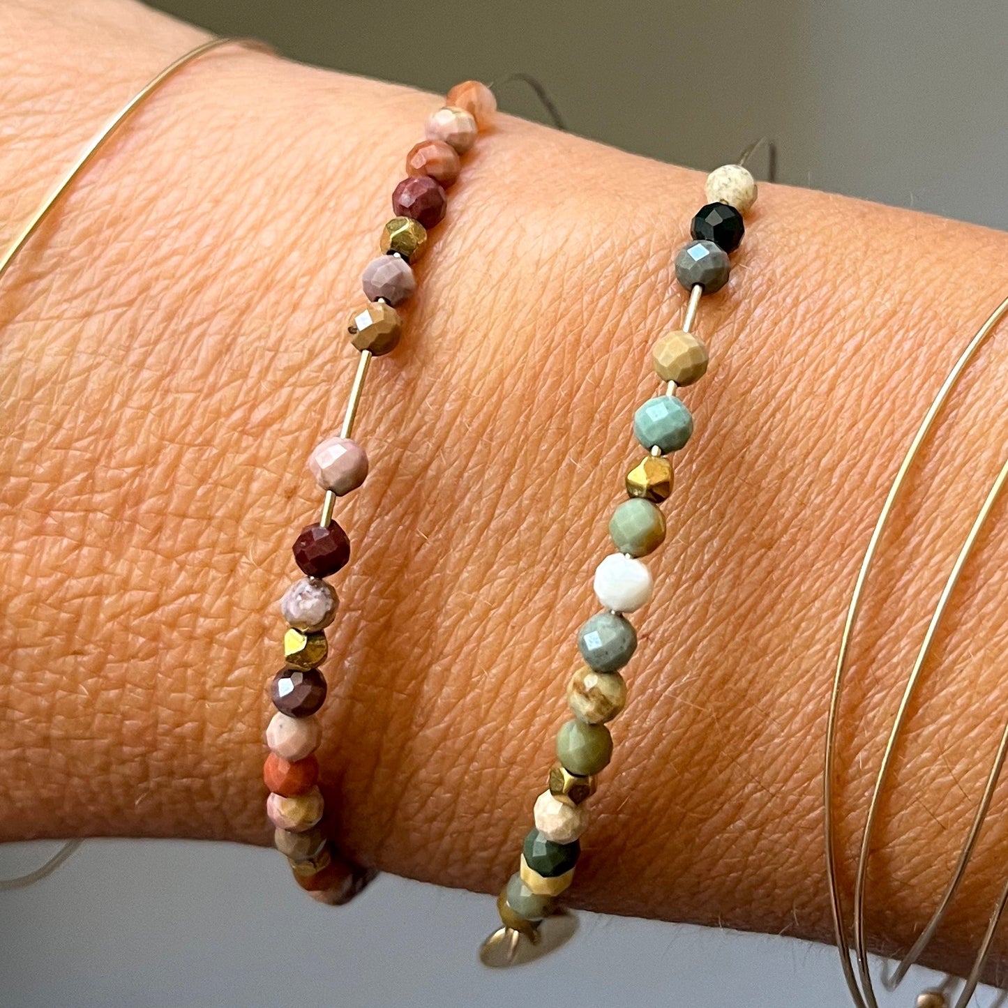Bracelet Mara jonc fin en gold filled ou argent 925 et pierres naturelles