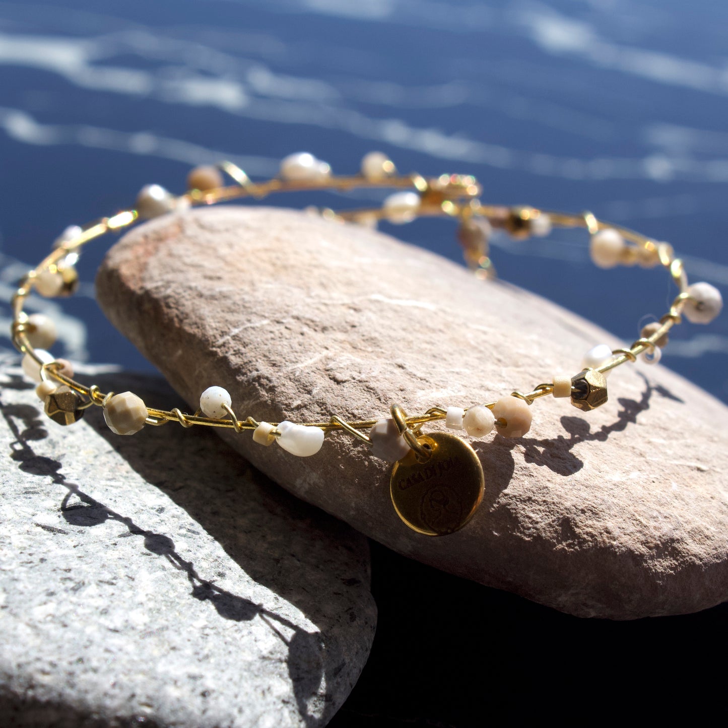 Bracelet Paulina, perles fines sur jonc fin