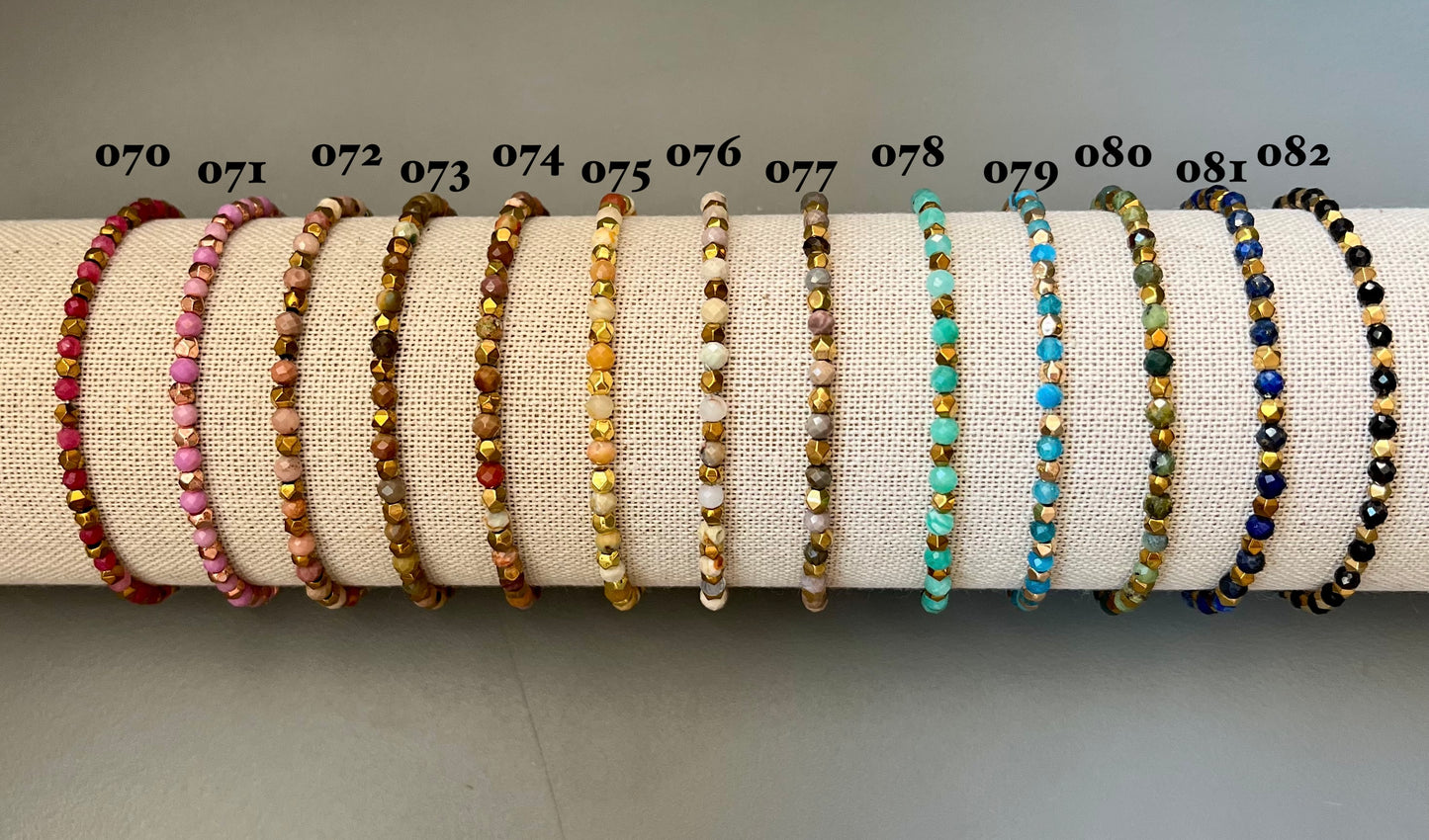 Bracelet Rocca en pierres naturelles et hématite dorée sur jonc gold filled